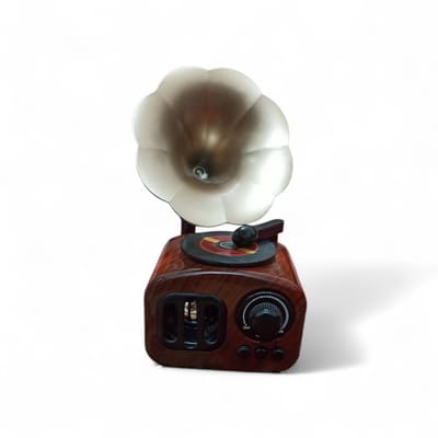 Vintage Mini Gramophone Showpiece – Classic Table Décor