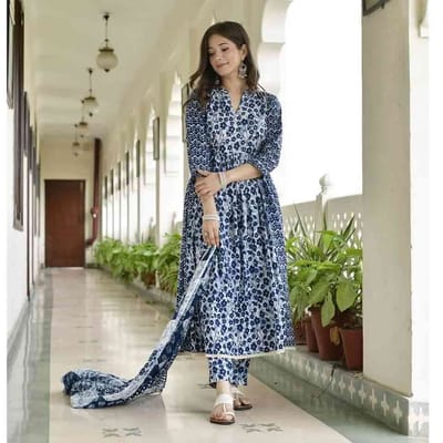 Readymade scree Gown Set