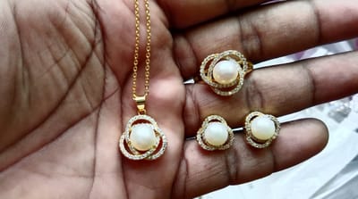 Pearl Pendent set