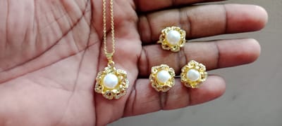 Pearl Pendent set