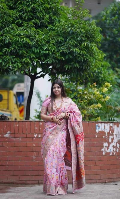 হাফ সিল্কে স্ক্রিন প্রিন্ট কাজ করা শাড়ি - Image 6