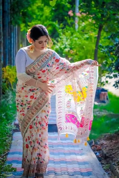 হাফ সিল্কে স্ক্রিন প্রিন্ট কাজ করা শাড়ি - Image 13