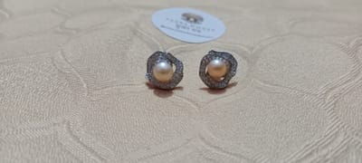 Exclusive Pearl Ear Ring