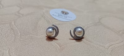 Exclusive Pearl Ear Ring