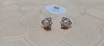 Exclusive Pearl Ear Ring
