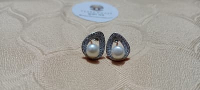 Exclusive Pearl Ear Ring
