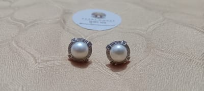 Exclusive Pear Ear Ring