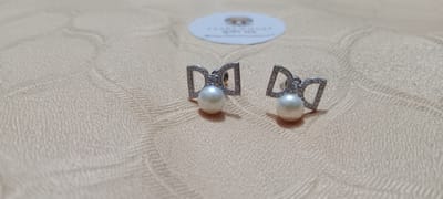 Exclusive Pearl Ear Ring