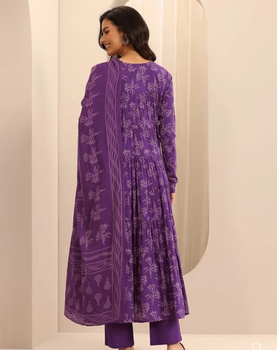 Premium  Gawn Kurta Three Piece Set - Image 4