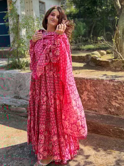 Premium  Gawn Kurta Three Piece Set - Image 2