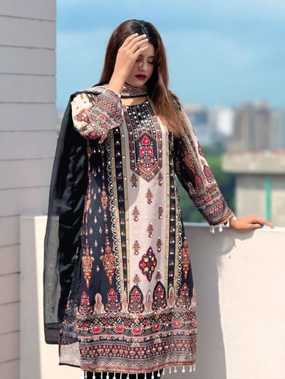 ইন্ডিয়ান ওয়েটলেছ জর্জেট কাপড়ের থ্রি পিছ - Image 1