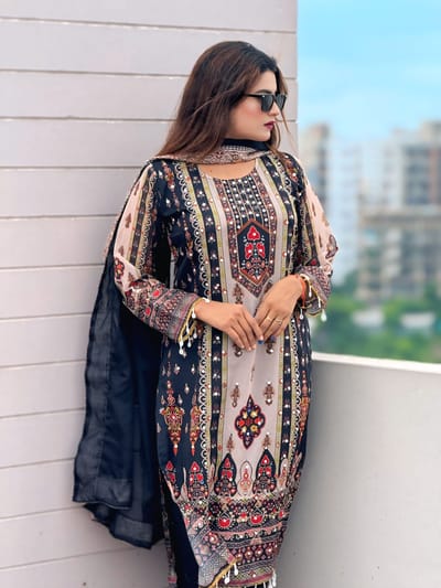 ইন্ডিয়ান ওয়েটলেছ জর্জেট কাপড়ের থ্রি পিছ - Image 2