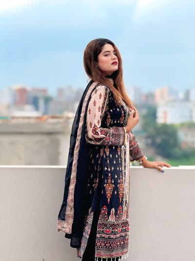 ইন্ডিয়ান ওয়েটলেছ জর্জেট কাপড়ের থ্রি পিছ - Image 4