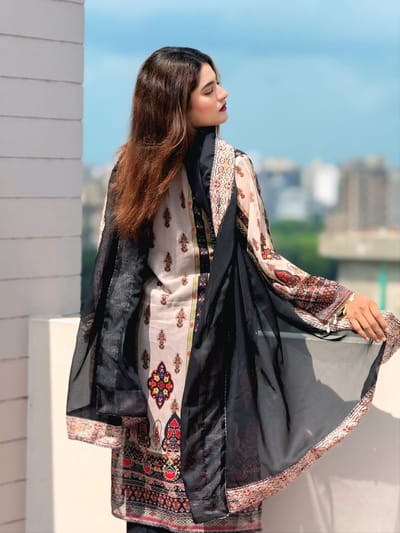 ইন্ডিয়ান ওয়েটলেছ জর্জেট কাপড়ের থ্রি পিছ - Image 5