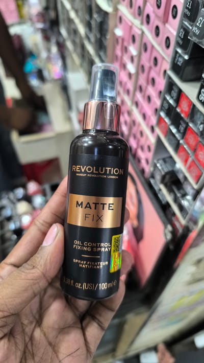 revolution makeup setting spray - Image 1
