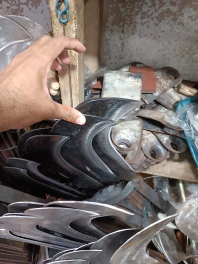 High Quality iron Boti /Da/Daw kitchen Utensils - 1-1.2 kg - Image 3