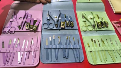 16 পিস প্রিমিয়াম মেনিকিউর & পেডিকিউর সেট🎁 ফ্রি: নেইল সাইনার (স্টক থাকা পর্যন্ত) - Image 1