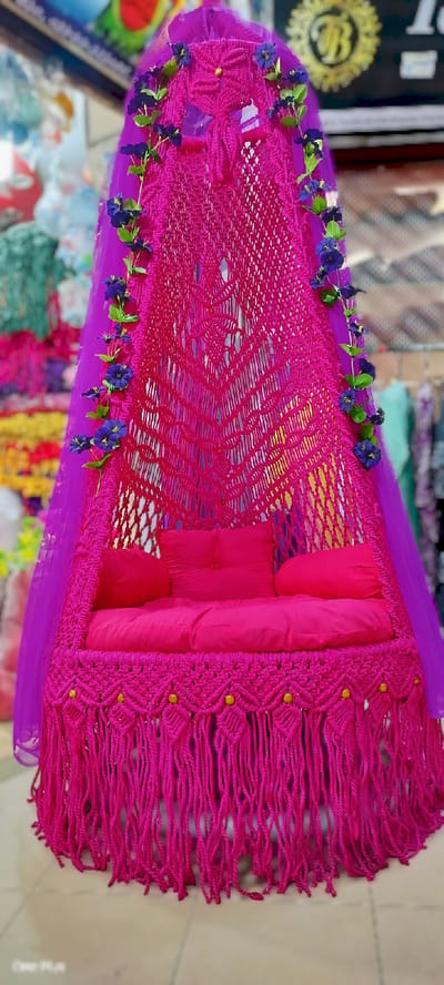 সুতার তৈরি দোলনা (  Swing)
