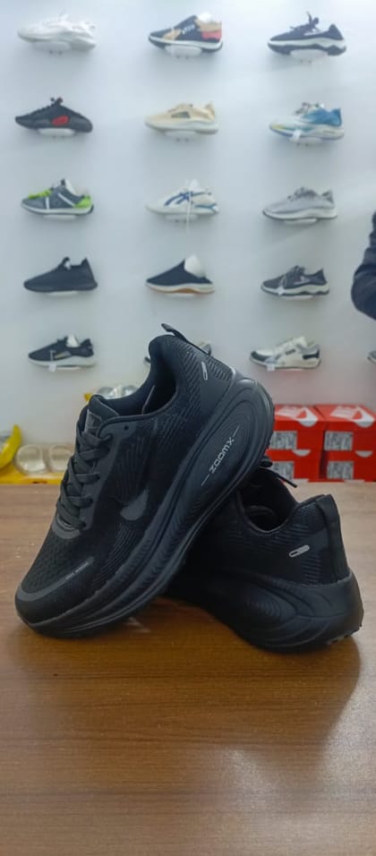 NIKE ZOOM-X (PURE BLACK)