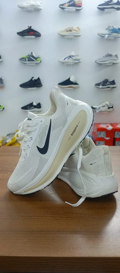 NIKE ZOOM-X (WHITE)