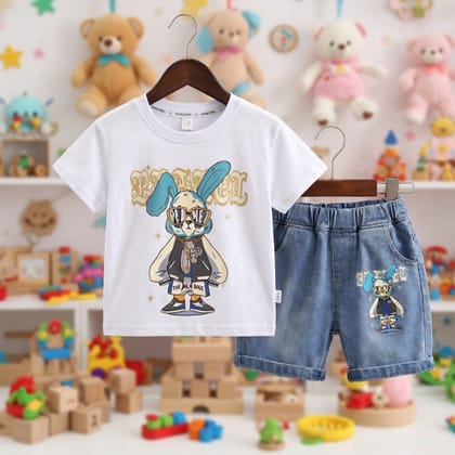 ✨Classic Comfort: Premium T-Shirt & Jeans pant Soft-StretchSet 👕✨