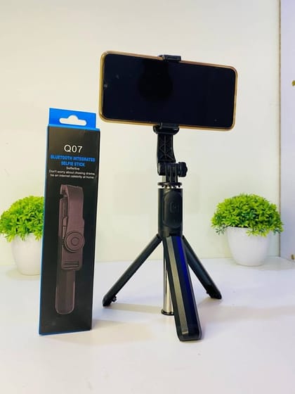 Q07 Bluetooth Selfie Stick Tripod with Remote