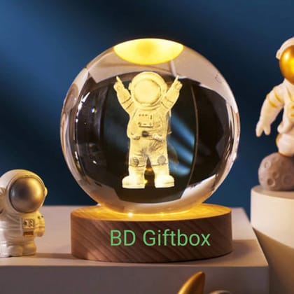3D Crystal Ball – Astronaut