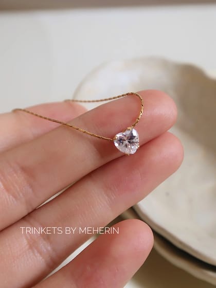 Minimal heart solitare chain