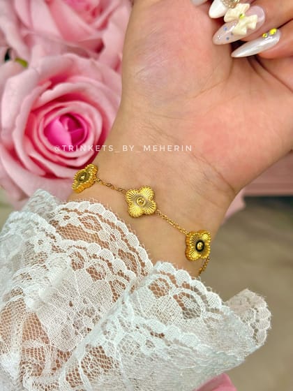 Golden clo*ver bracelet