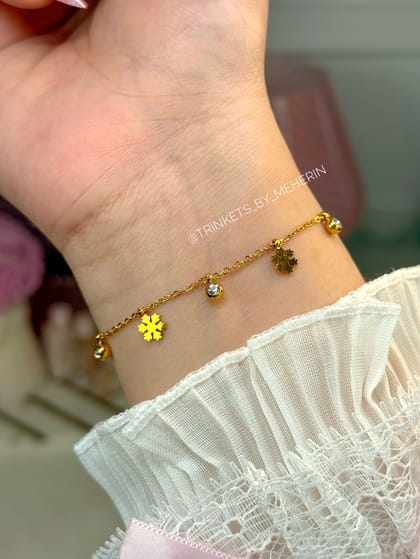 Charm bracelet - snowflake