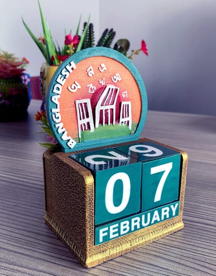 Desk Calendar & Organizer