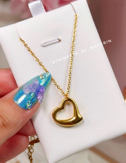 Hollow love neckpiece