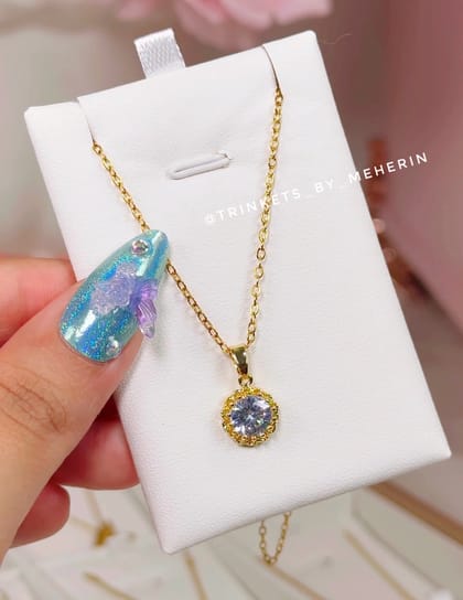 Zircone stone pendant