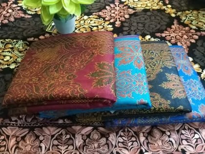 Kashmiri Shawl শীতের এই কনকনে ঠান্ডায় কাশ্মীরি শাল এনে দেবে আপনাকে  কোমল গরম অনুভব, আপনার নিত্যনতুন দিনের শপিংয়ে অফিসে কিংবা অনুষ্ঠানে ঘুরেবেড়ান কাস্মীরী শালের ফ্যাশনে।স্টাইল এবং ফ্যাশন এনে দেবে আপনাকে Fashion Mart Brand Gallery