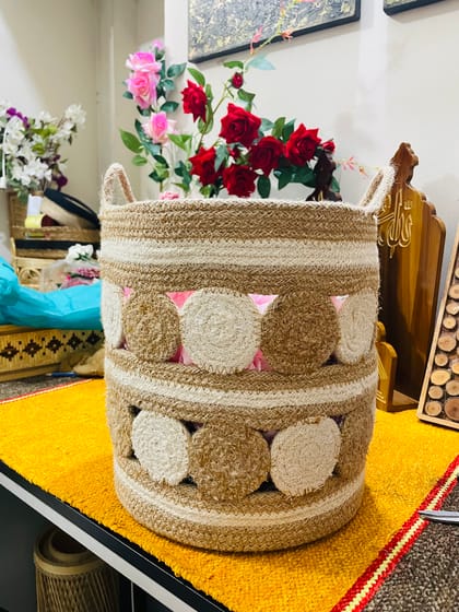 Dosting storage busket