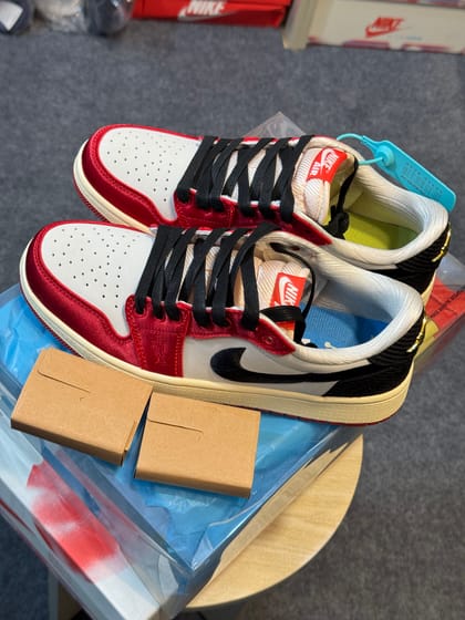 Air Jordan 1 Low OG x Trophy Room