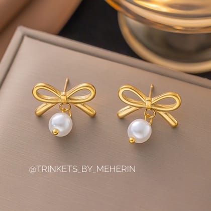 Bow pearl earring