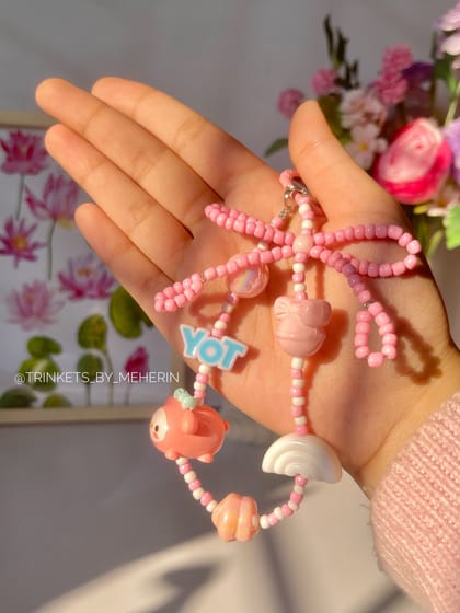 Little doll bow beaded charm