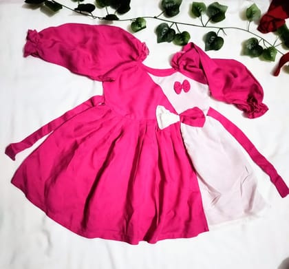 স্টাইলিশ ও ফ্যাশনেবল বাচ্চা মেয়েদের ফুলহাতা ড্রেস।