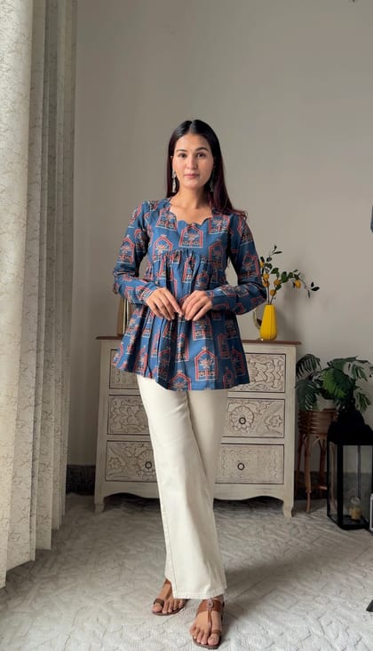 Blue Scalloped Neck Full Sleeve Top