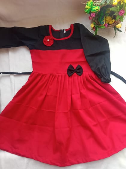 বাচ্চা মেয়েদের সুতি কাপড়ের ফুল হাতার জামা।