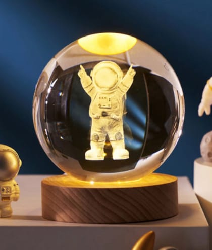 3D Crystal Ball Astronaut 1 Color/ 7 Color