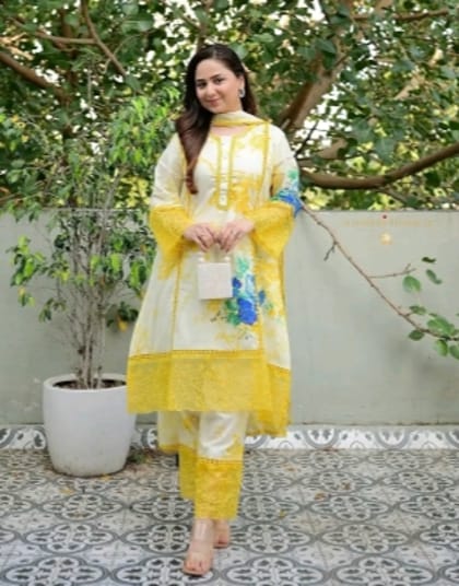 pure cotton with screen print and embroidery les work readymade 3 pics gown