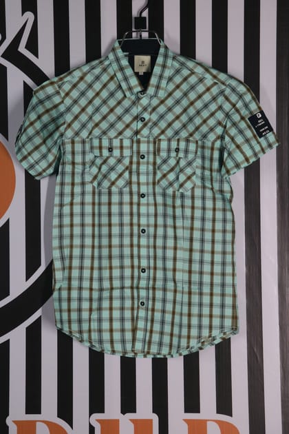 Classic Checkered Short-Sleeve Shirt – Casual & Stylish