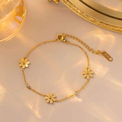 Three daisy bracelet gold