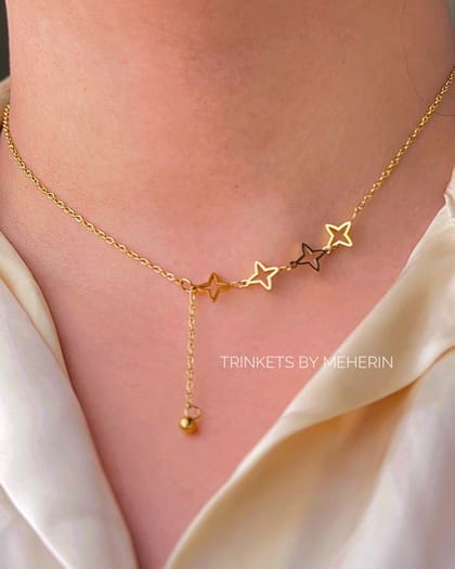 Gold star necklace