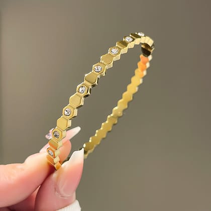 Beehive drill bracelet