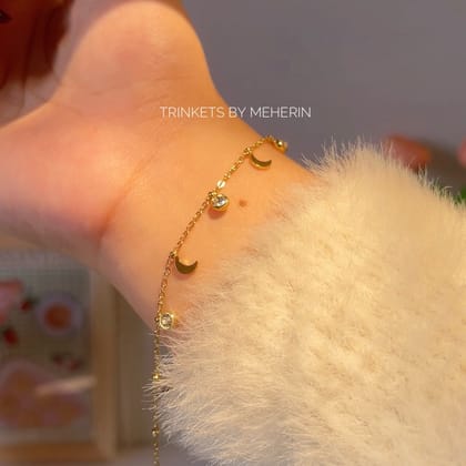 Minimal moon charm bracelet