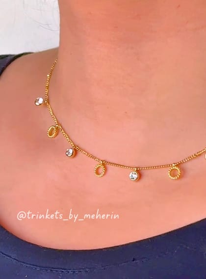Circle stone charm neckpiece