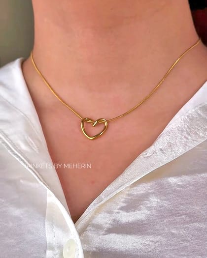 Hollow heart neckpiece